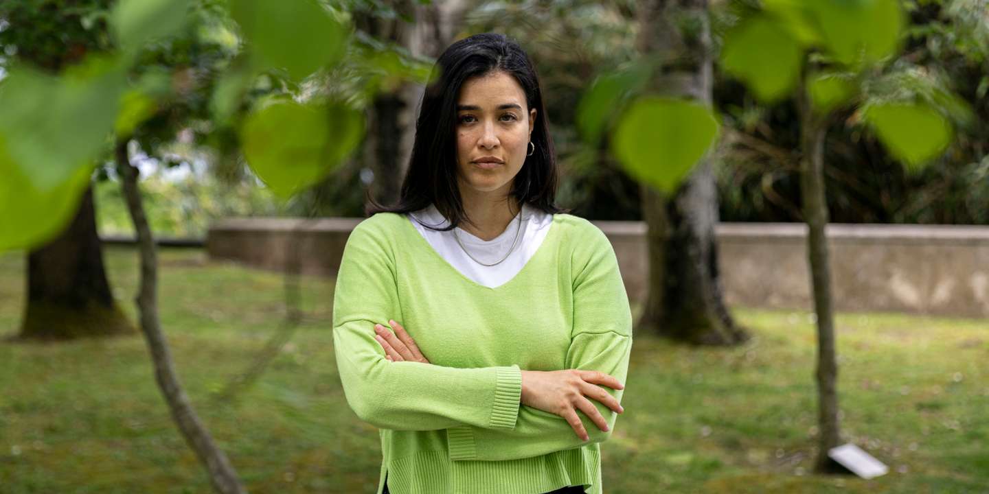 A atriz, fotografada no jardim da Casa da Cerca, em Almada