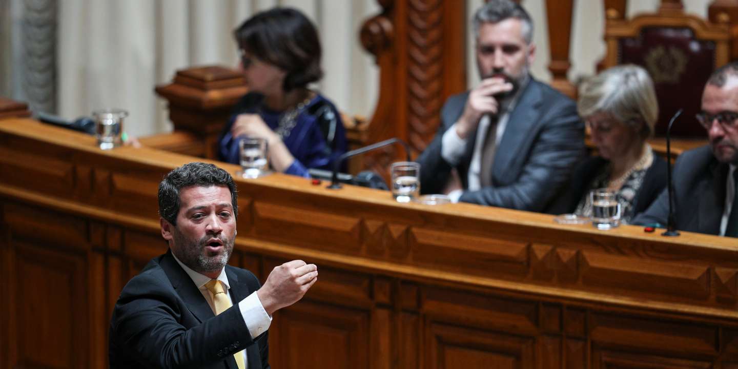 Início da discussão na generalidade da proposta de Lei n.º 4/XV/1.ª (GOV): Aprova o Orçamento do Estado para 2022, na Assembleia da República. O presidente e deputado do Chega, André Ventura Lisboa, 28 de Abril de 2022. FILIPE AMORIM/OBSERVADOR