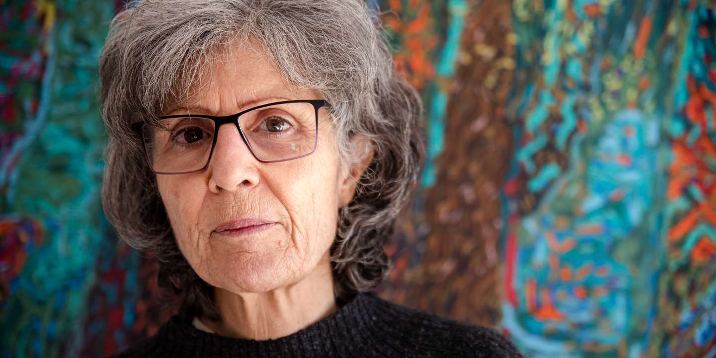 A escritora Luísa Costa Gomes, bem conhecida contista, romancista, dramaturga e cronista, em entrevista ao Observador na sua própria casa, pouco tempo depois de ter revelado a sua faceta de pintora na exposição “Atrás da Mão”, em Lisboa. 3 de Dezembro de 2021, Costa da Caparica TOMÁS SILVA/OBSERVADOR