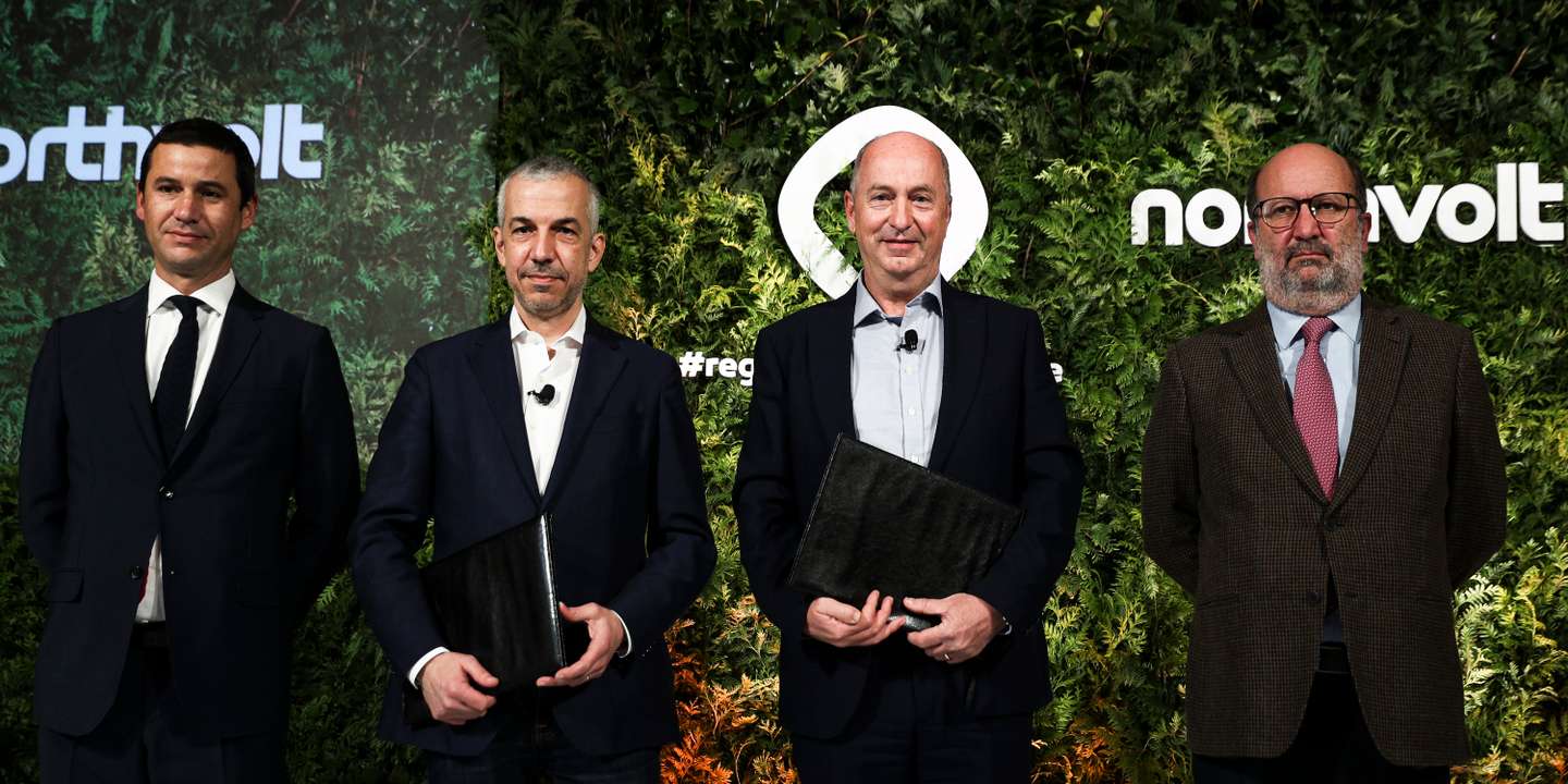 Apresentação pública do projeto industrial da Galp na Cadeia de Valor da Baterias para veículos elétricos, na Pousada de Lisboa. Contou com a presença do Ministro do Ambiente, João Pedro Matos Fernandes, e do CEO da Galp, Andy Brown. João Galamba, Paolo Cerruti, Andy Brown e João Pedro Matos Fernandes Lisboa, 14 de Novembro de 2021. FILIPE AMORIM/OBSERVADOR
