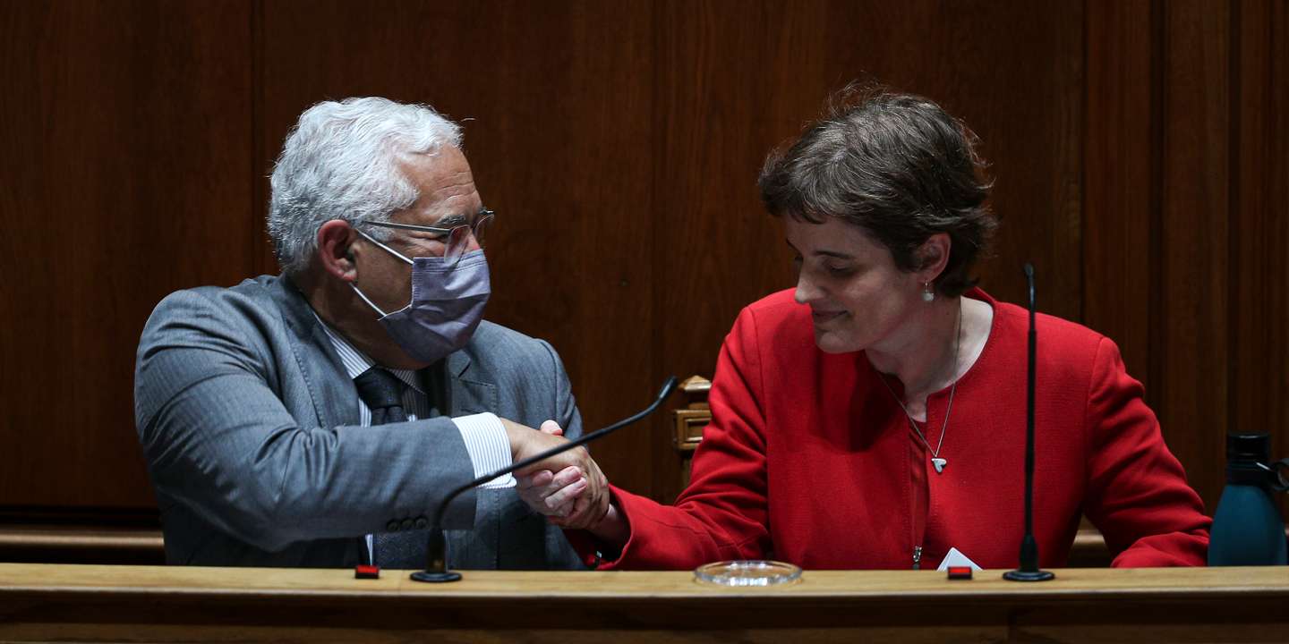 Encerramento do debate sobre o Programa do XXIII Governo Constitucional na Assembleia da República. O primeiro-ministro, António Costa com A ministra de Estado e da Presidência, Mariana Vieira da Silva Lisboa, 08 de Abril de 2022. FILIPE AMORIM/OBSERVADOR