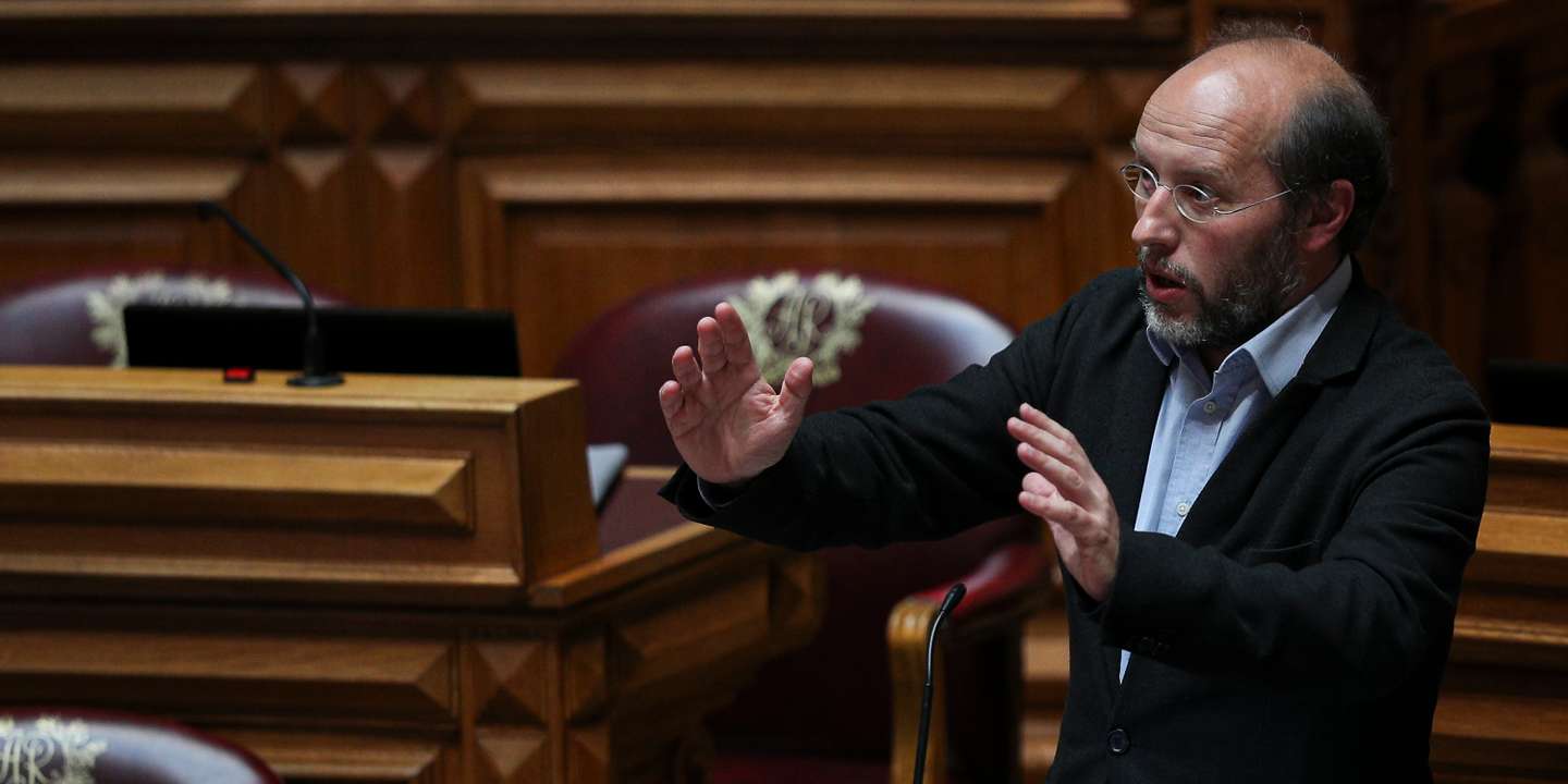 Início da discussão na generalidade da proposta de Lei n.º 4/XV/1.ª (GOV): Aprova o Orçamento do Estado para 2022, na Assembleia da República. O deputada do Livre, Rui Tavares Lisboa, 28 de Abril de 2022. FILIPE AMORIM/OBSERVADOR