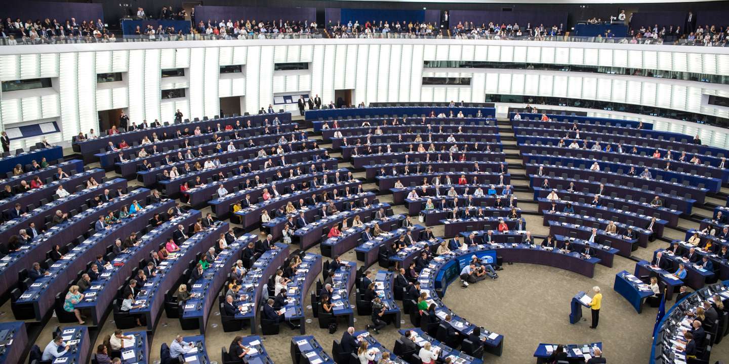 PARLAMENTO EUROPEU (PE): Estado da União: Discurso da Presidente da Comissão Europeia, Ursula von der Leyen a dar início ao debate sobre o Estado da União. Esteve presente durante todo o plenário, Olena Zenlenska, 1ª dama da Ucrânia que entrou no hemiciclo acompanhada de Roberta Metsola, presidente do PE e Ursula von der Leyen. 14 de Setembro de 2022 Parlamento Europeu, Estrasburgo TOMÁS SILVA/OBSERVADOR
