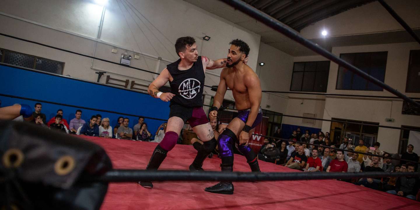 Reportagem: torneio de wrestling, organizado pela WP (Wrestling Portugal). Desde os treinos, à criação da personagem de cada "lutador", o observador acompanhou o dia inteiro de um torneio de wrestling em portugal. 23 de Outubro de 2022, Queluz TOMÁS SILVA/OBSERVADOR