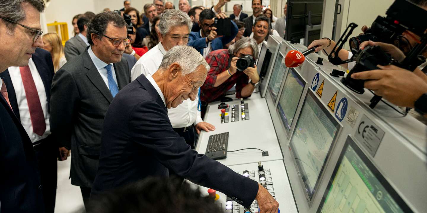 Marcelo Rebelo de Sousa deu início à estampagem da nova prensa da Autoeuropa.