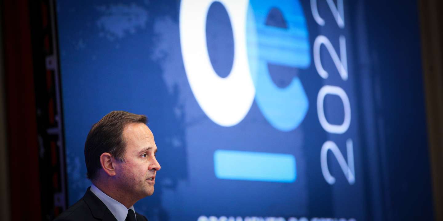 Conferência de imprensa do Ministro das Finanças, Fernando Medina, após a entrega do Orçamento do Estado para 2022 ao Presidente da Assembleia da República, Augusto Santos Silva, no Ministério das Finanças com Sofia Batalha (Secretário de Estado do Orçamento), António Mendonça Mendes (Secretário de Estado dos Assuntos Fiscais) e João Nuno Mendes (Secretário de Estado do Tesouro). Lisboa, 13 de Abril de 2022. FILIPE AMORIM/OBSERVADOR