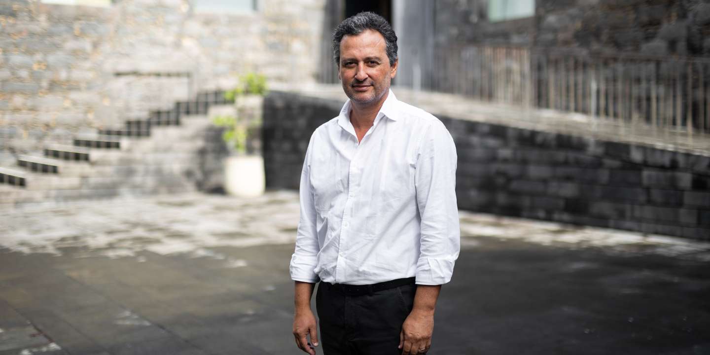 Antigo adjunto do ministro da Cultura Pedro Adão e Silva, conseguiu lugar por concurso público mas teve de contestar duas vezes a posição do Governo dos Açores
