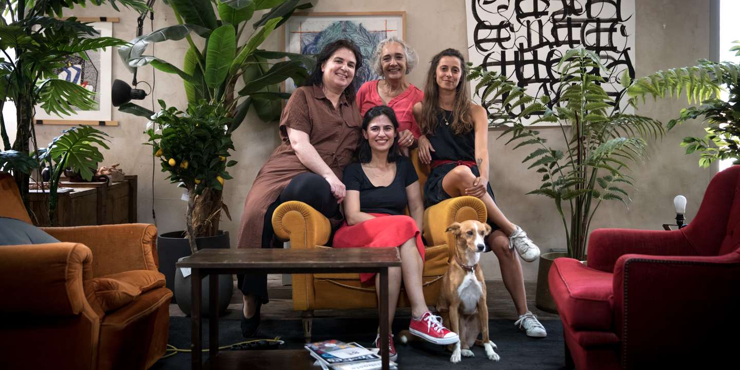 Saúde Mental: reportagem no "Manicómio", um espaço de criação artística, em Lisboa, onde através da arte, dedicam-se à reinserção psicossocial e profissional de pessoas diagnostícadas com doenças mentais. Recentemente iníciaram um novo projeto chamado de Consulta sem Paredes, onde consultas de psicologia acontecemm em espaços abertos. 26 de Junho de 2023 Manicómio, Beato TOMÁS SILVA/OBSERVADOR