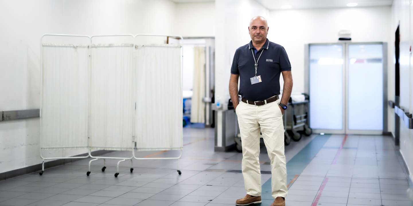 O enfermeiro-diretor do Hospital de Santa Maria, José Alexandre Abrantes, na zona do serviço de urgência destinada a casos mais graves