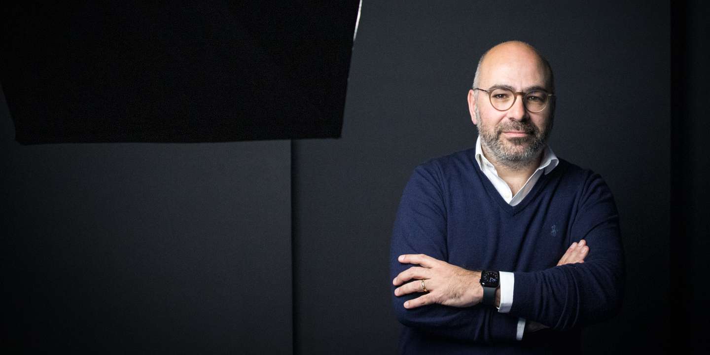Miguel Pinto Luz, vice-presidente da Câmara Municipal de Cascais e candidato à liderança do Partido Social Democrata (PSD), em entrevista ao Observador para o programa "Sob Escuta". 5 de Abril de 2022, Lisboa TOMÁS SILVA/OBSERVADOR