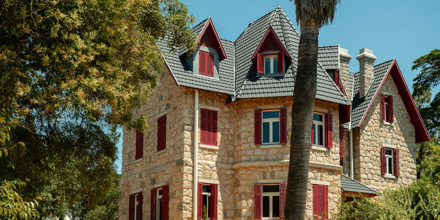 A construção insere-se na linha arquitetónica romântica que caracterizou a vila em finais do século XIX