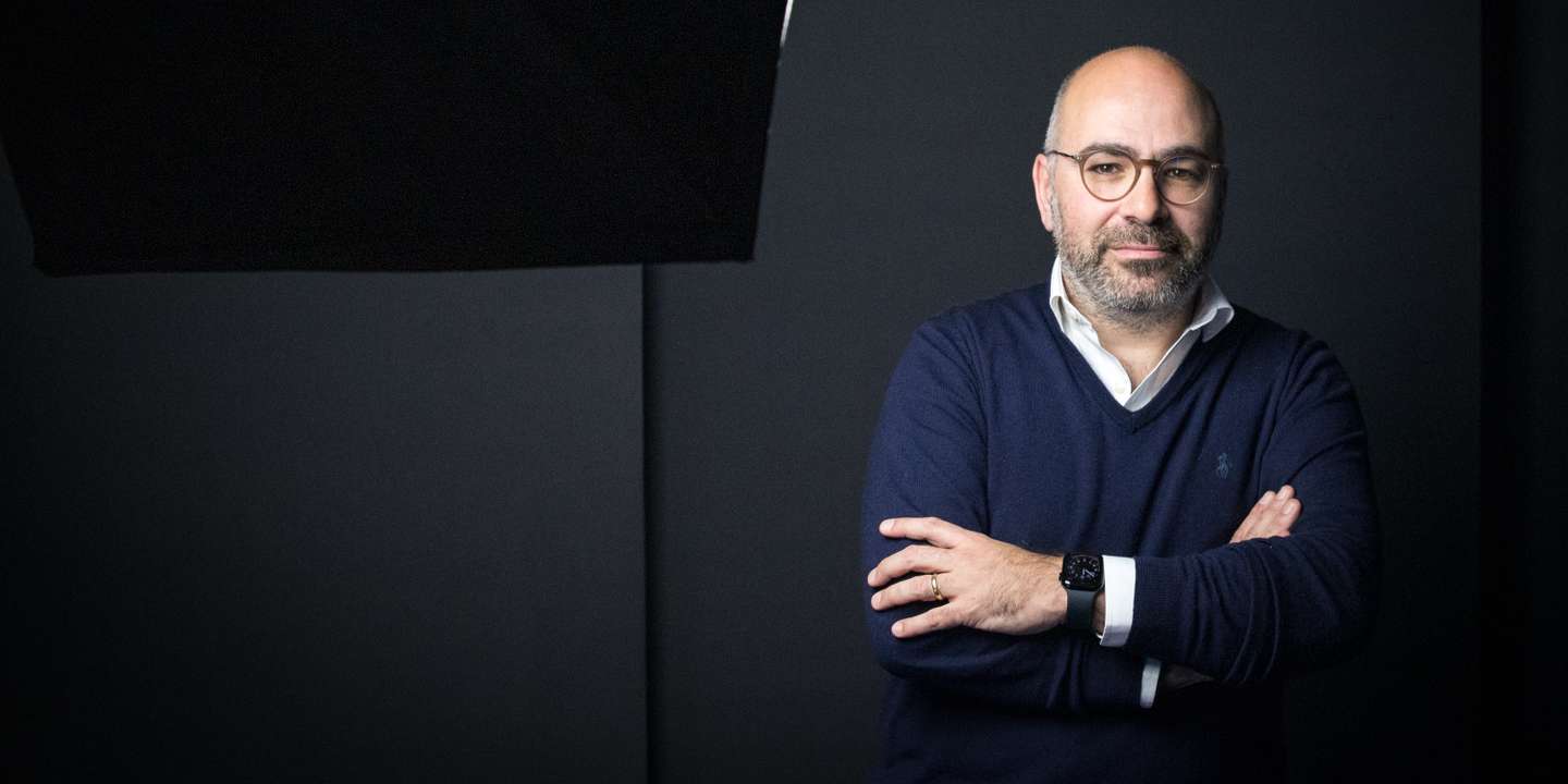 Miguel Pinto Luz, vice-presidente da Câmara Municipal de Cascais e candidato à liderança do Partido Social Democrata (PSD), em entrevista ao Observador para o programa "Sob Escuta". 5 de Abril de 2022, Lisboa TOMÁS SILVA/OBSERVADOR
