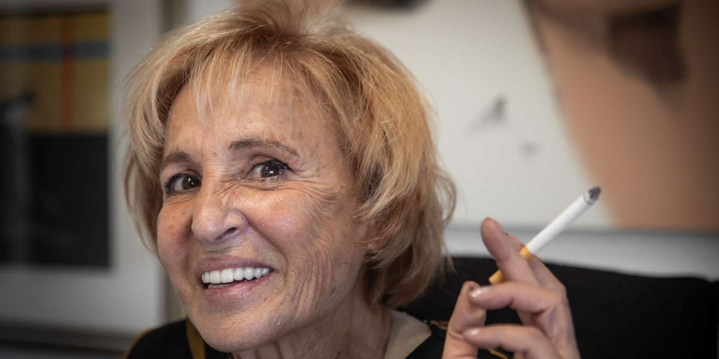 Entrevista a Maria da Luz Bragança, fundadora da revista social Eles &amp;amp; Elas, que chega aos 40 anos de existência, desde a primeira edição. 7 de Janeiro de 2022 TOMÁS SILVA/OBSERVADOR