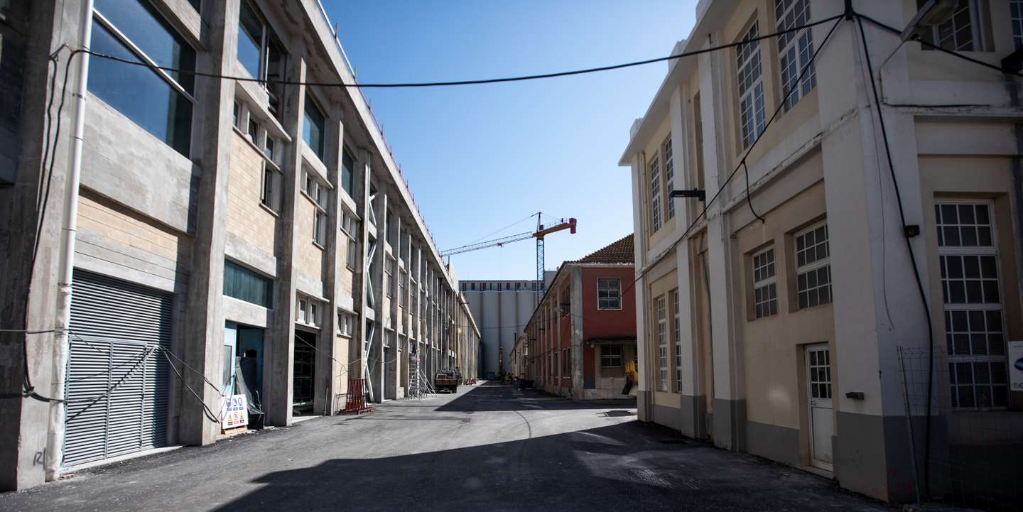 Intervenções realizadas limitam-se quase totalmente às infraestruturas exteriores. Expectativa para conclusão das obras passa a ser 2025.