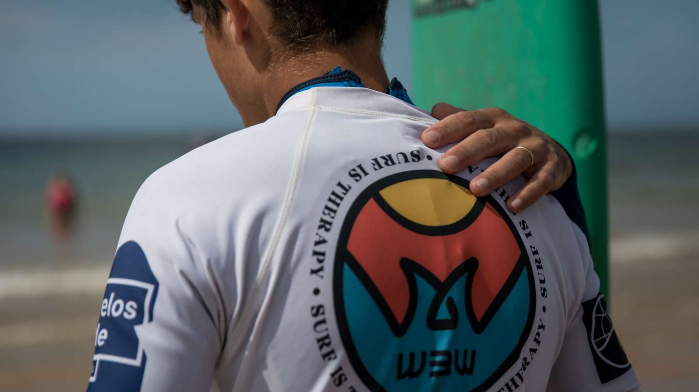 Saúde Mental: o Wave by Wave é um projeto que utiliza o poder terapêutico do surf e do mar para promover a saúde mental e o bem-estar de crianças. 21 de Julho de 2023 Carcavelos, Cascais TOMÁS SILVA/OBSERVADOR