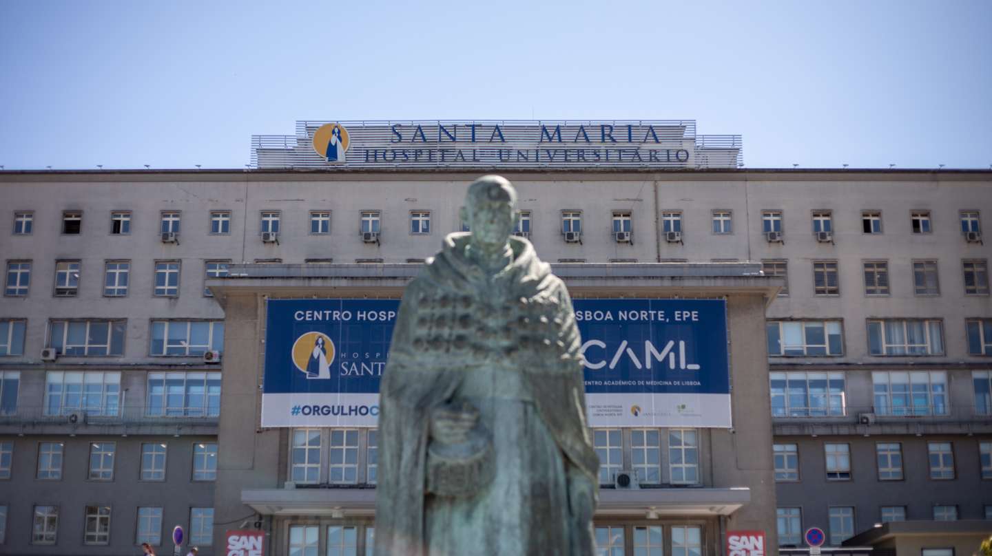 Reportagem sobre a Saúde Mental: Entrevista ao Presidente da Associação de estudantes da Faculdade de Medicina de Lisboa, Duarte Tude Graça, e à Diretora do Gabinete de Apoio ao Estudante, Ana Rita Sobral. Também fotografias da biblioteca da FMUL, a fachada do edífício Egas Moniz e do Hospital Santa Maria, em Lisboa. 6 de Abril de 2023 Hospital Sta. Maria, Lisboa TOMÁS SILVA/OBSERVADOR