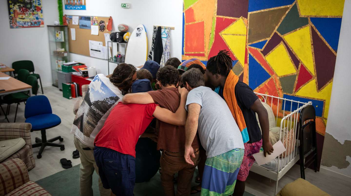 Saúde Mental: o Wave by Wave é um projeto que utiliza o poder terapêutico do surf e do mar para promover a saúde mental e o bem-estar de crianças. 21 de Julho de 2023 Carcavelos, Cascais TOMÁS SILVA/OBSERVADOR
