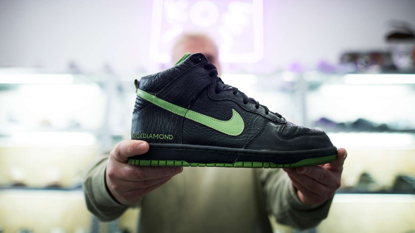 Reportagem na loja de streetwear e ténis “Komum”, que conta com as peças de Branko, Dino d’Santiago e Jar. Lisboa, 11 de Fevereiro de 2022. FILIPE AMORIM/OBSERVADOR