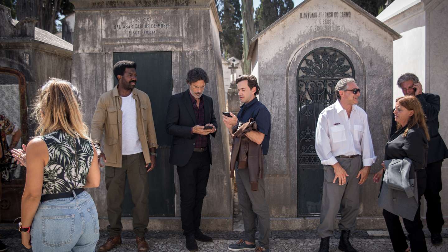 Rodagens da nova série da RTP, que adapta o livro "O Codex 632" de José Rodrigues dos Santos, para uma série televisiva, que será a primeira coprodução Globoplay, RTP e SPi. 29 de Agosto de 2022 Cemitério dos Prazeres, Lisboa TOMÁS SILVA/OBSERVADOR