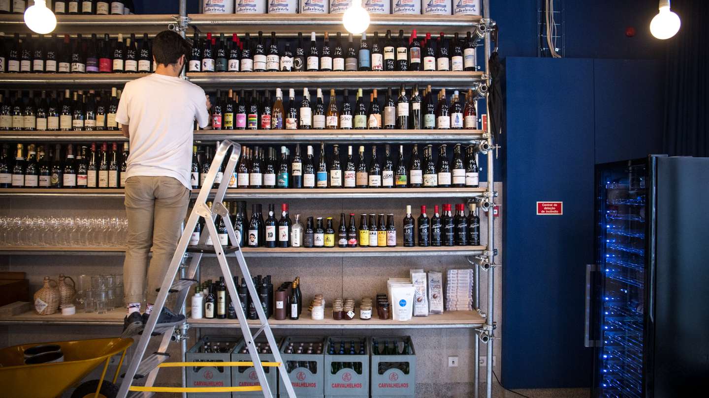 Reportagem no novo restaurante/garrafeira, "Tasco Force", do chefe de cozinha Leopoldo Calhau. Alvalade, Lisboa 27 de Outubro de 2022 TOMÁS SILVA/OBSERVADOR