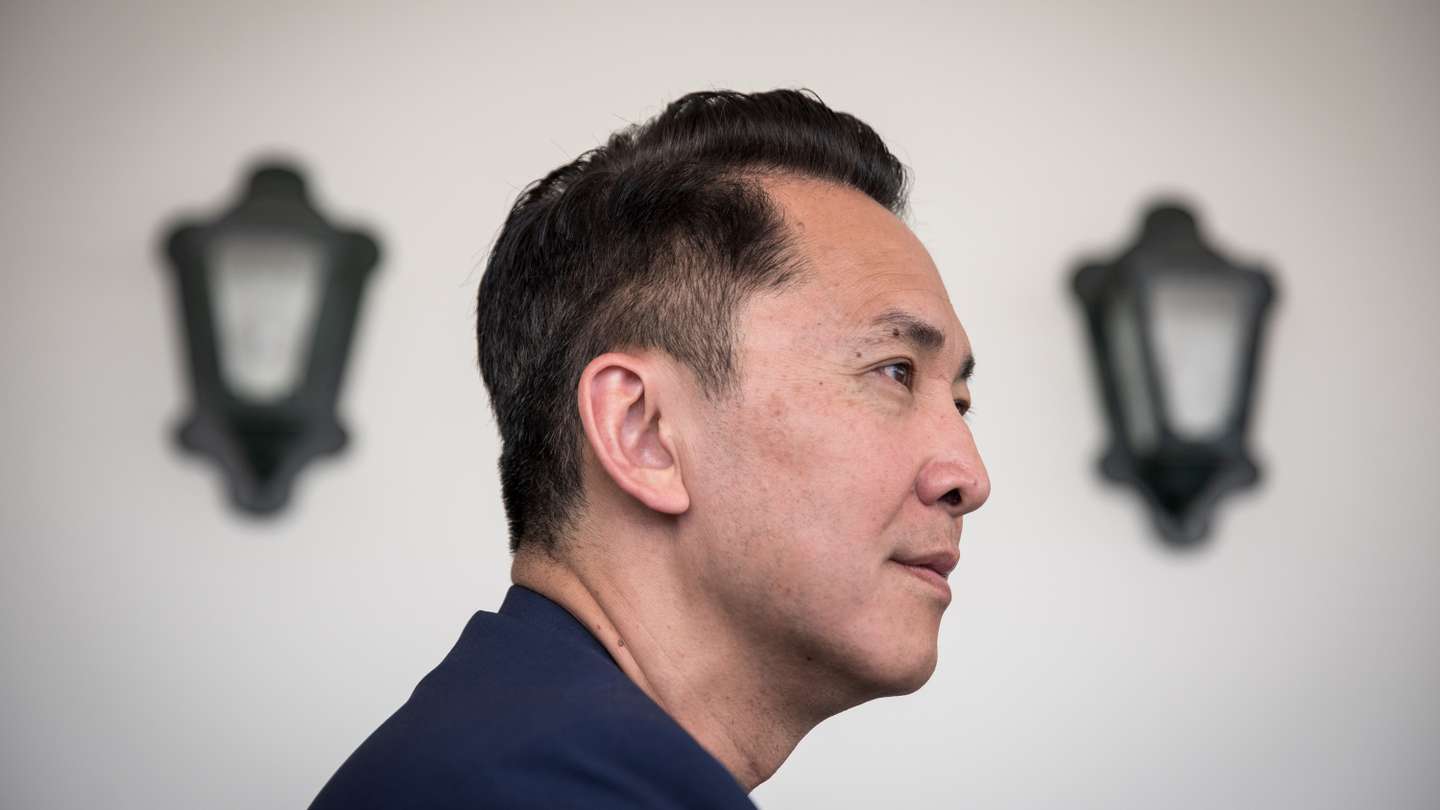 Entrevista ao escritor e professor catedrático, Viet Thanh Nguyen. Vencedor do Prémio Pulitzer para Ficção, em 2017, com o seu romance O Simpatizante. 17 de Maio de 2023 FLAD (Fundação Luso-Americana - para o Desenvolvimento), Lisboa TOMÁS SILVA/OBSERVADOR