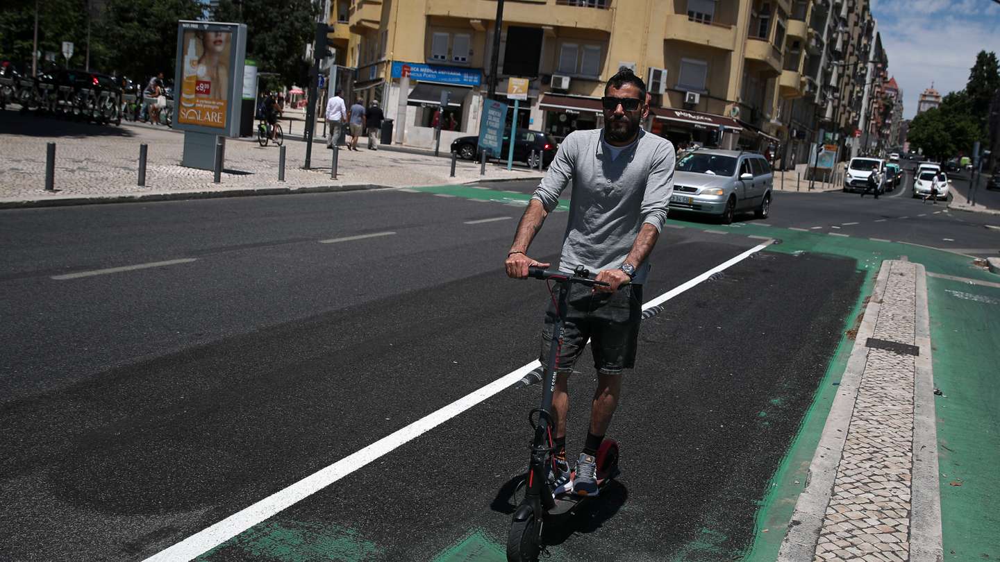 Ciclovia da Avenida Almirante Reis, onde foi colocado pavimento em substituição do que lá estava, como havia sido anunciado pelo presidente da Câmara Municipal de Lisboa, Carlos Moedas. Lisboa, 27 de Maio de 2022. FILIPE AMORIM/OBSERVADOR