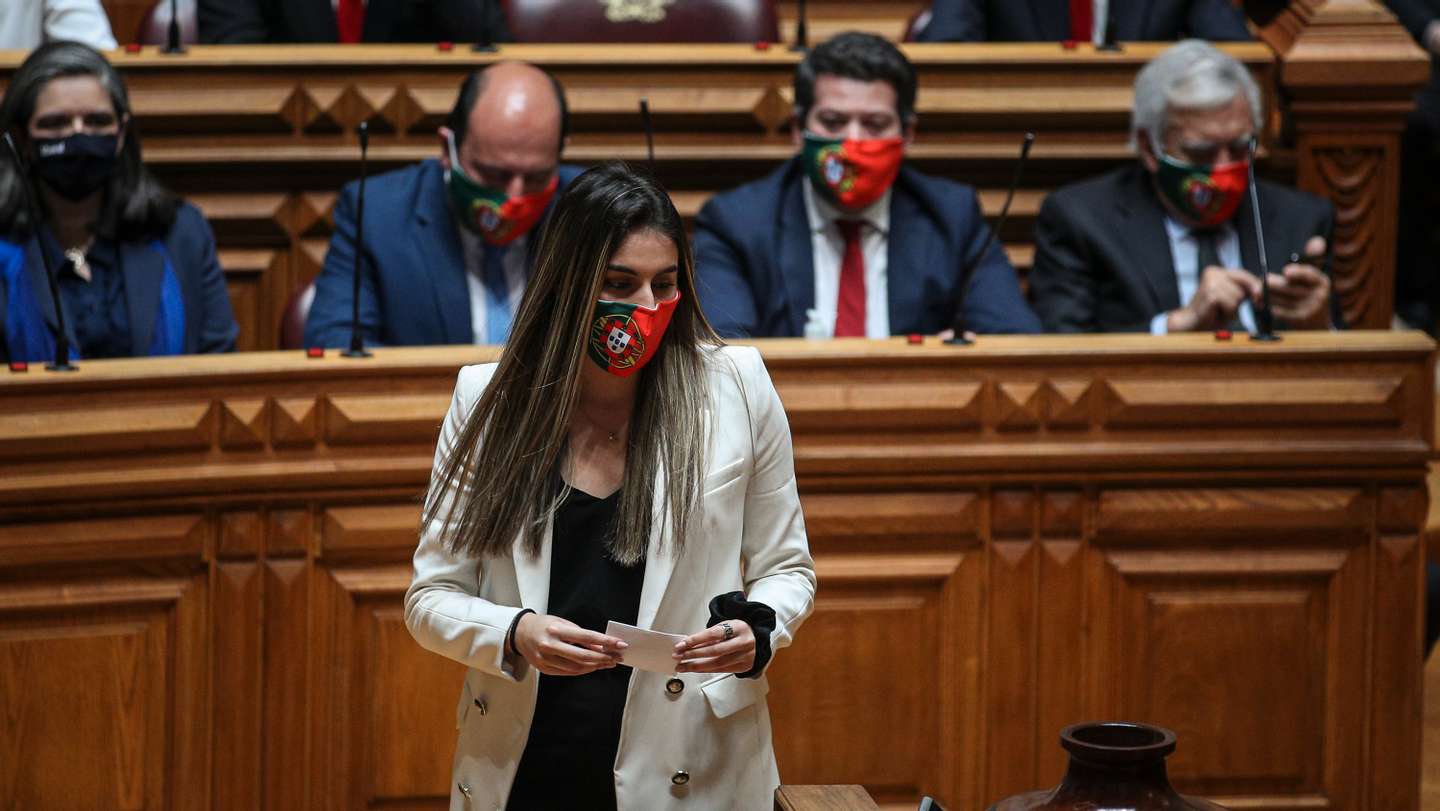 Primeiro dia dos deputados da XV Legislatura na Assembleia da República. Leitura do Relatório da Comissão Eventual de Verificação de Poderes dos Deputados Eleitos e Eleição do presidente da Assembleia da República. Rita Matias do Chega Lisboa, 29 de Março de 2022. FILIPE AMORIM/OBSERVADOR