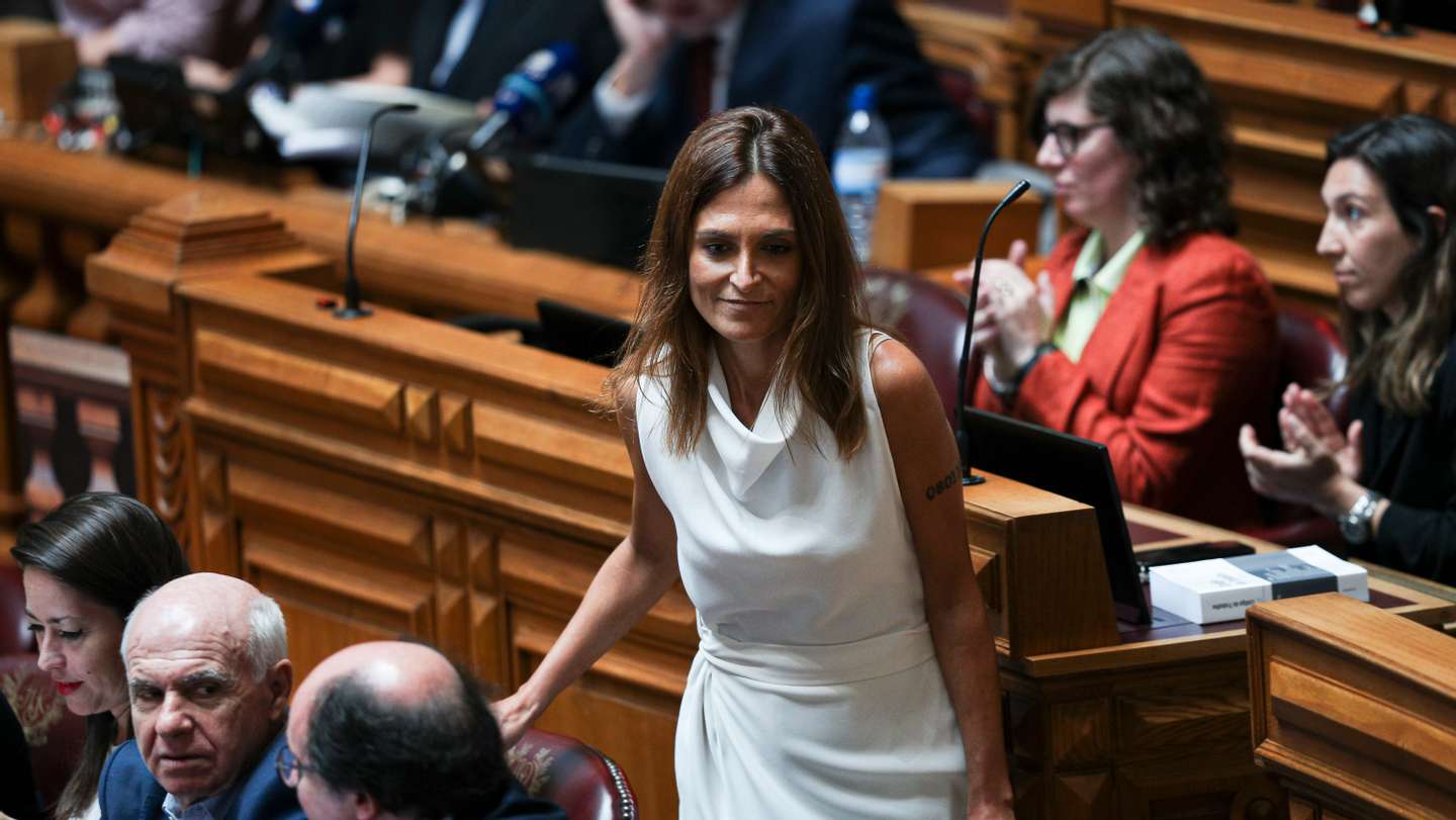 Sessão plenária na Assembleia da República sobre as várias propostas de lei dos deputados, sobre a morte medicamente assistida (eutanásia). Isabel Moreira, deputada do Partido Socialista (PS) Lisboa, 09 de Junho de 2022. FILIPE AMORIM/OBSERVADOR