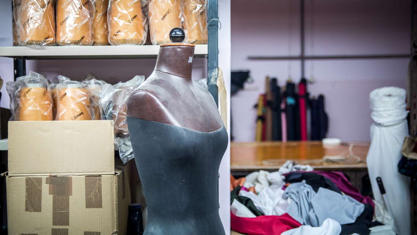 Reportagem na nova fábrica da estilista Lidija Kolovrat, em Almada. Este novo espaço vai-se dedicar, não só à criação de peças próprias, mas também à formação de novas pessoas atraves de mini-cursos e work-shops com várias parcerias. 20 de Outubro de 2022, Almada TOMÁS SILVA/OBSERVADOR