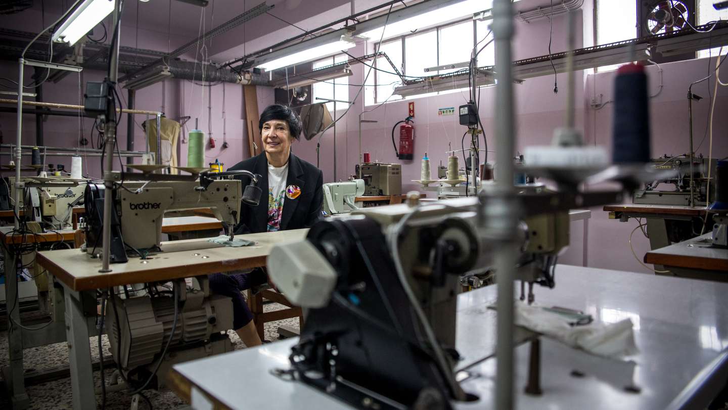 Reportagem na nova fábrica da estilista Lidija Kolovrat, em Almada. Este novo espaço vai-se dedicar, não só à criação de peças próprias, mas também à formação de novas pessoas atraves de mini-cursos e work-shops com várias parcerias. 20 de Outubro de 2022, Almada TOMÁS SILVA/OBSERVADOR