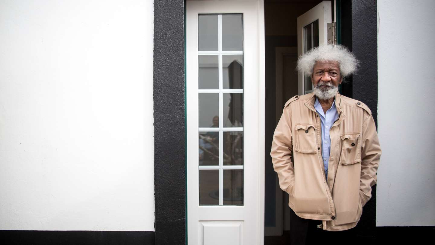 Entrevista ao escritor Nigeriano, Wole Soyinka, vencedor do Prêmio Nobel da Literatura no ano de 1986. 15 de Outubro de 2022 Festival FOLIO, Óbidos TOMÁS SILVA/OBSERVADOR