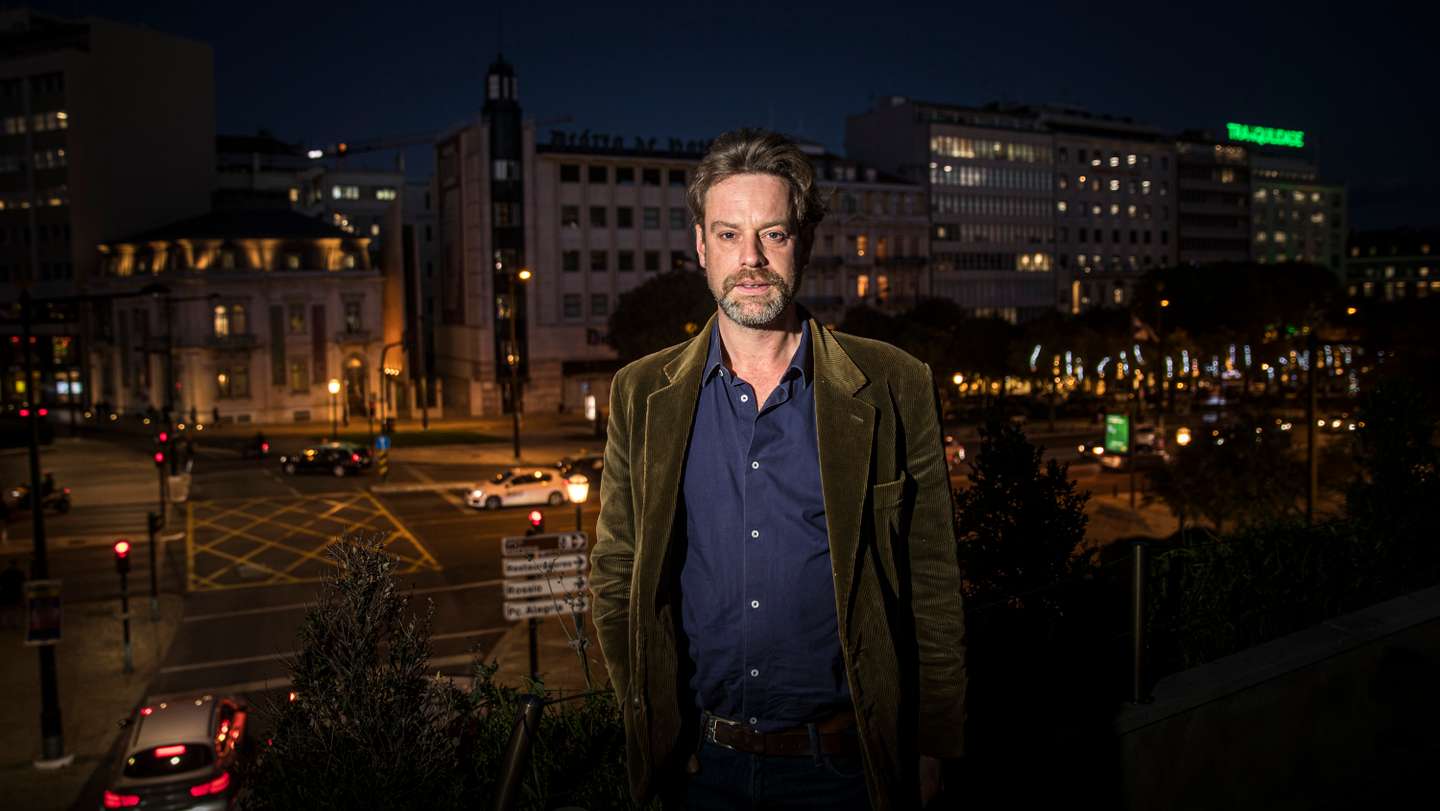 Entrevista com Ben Wilson, autor do livro "Metrópoles”, fotografado no Hotel Florida. Lisboa, 22 de Novembro de 2021. FILIPE AMORIM/OBSERVADOR