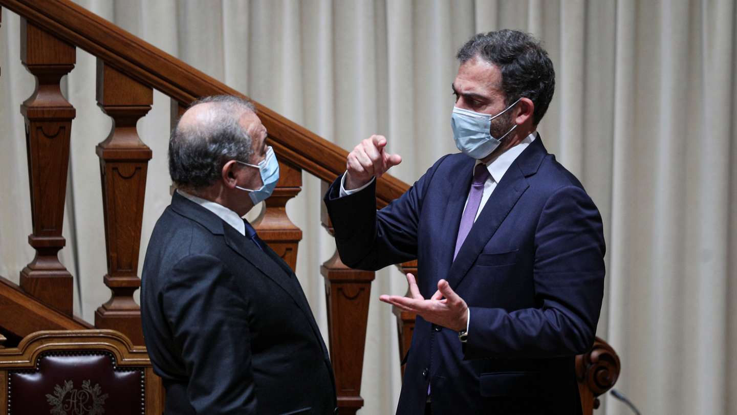 Encerramento do debate sobre o Programa do XXIII Governo Constitucional na Assembleia da República. Ministro da Economia e do Mar António Costa e Silva fala com o Ministro do Ambiente e da Ação Climática Duarte Cordeiro Lisboa, 08 de Abril de 2022. FILIPE AMORIM/OBSERVADOR