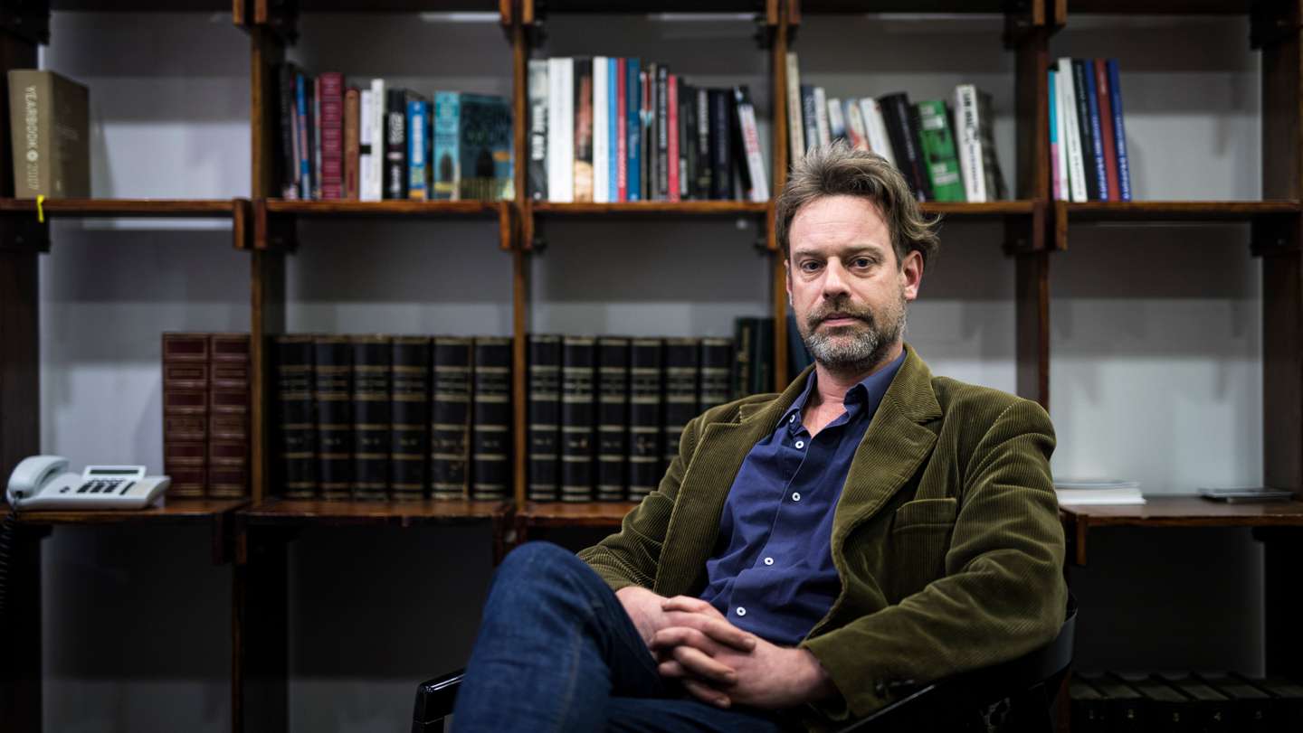 Entrevista com Ben Wilson, autor do livro "Metrópoles”, fotografado no Hotel Florida. Lisboa, 22 de Novembro de 2021. FILIPE AMORIM/OBSERVADOR