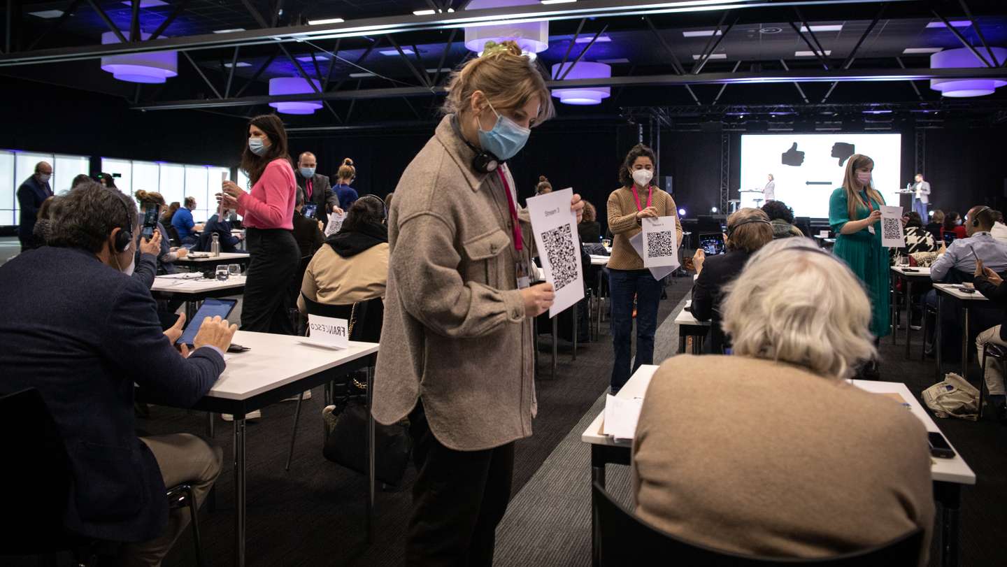 Conferência sobre o Futuro da Europa (COFOE) em Maastricht: O painel de cidadãos da Conferência Sobre o Futuro da Europa que se realizou entre os dias 11 e 13 de Fevereiro, juntou centenas de cidadãos europeus de idades entre os 16 e os 70 anos num centro de conferências em Maastricht. Com o objetivo de, interculturalmente, apresentarem propostas novas ao parlamento Europeu. As ideias foram discutidas e votadas no último dia. 11, 12 e 13 de Fevereiro de 2022 Países Baixos, Maastricht TOMÁS SILVA/OBSERVADOR