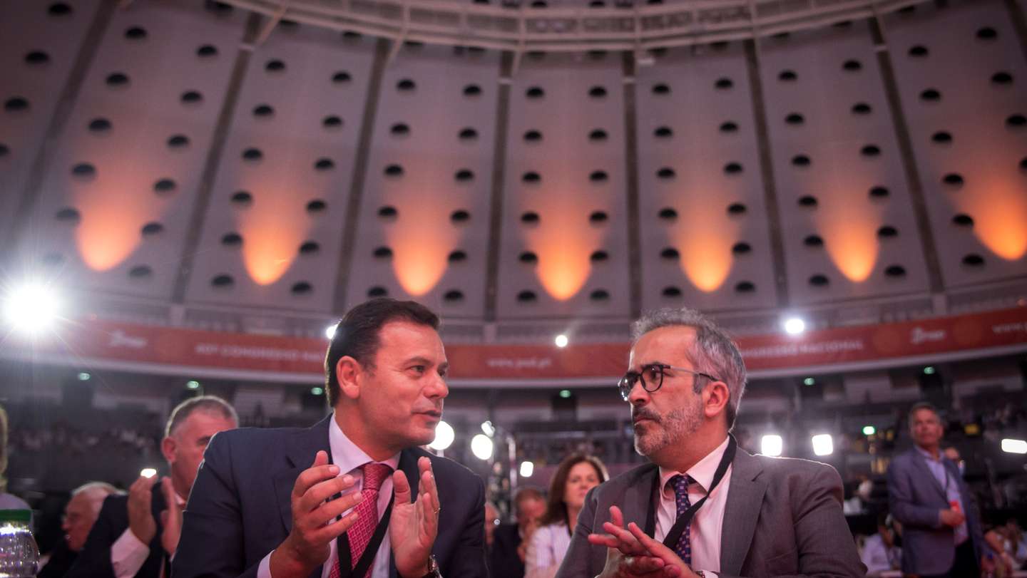 CONGRESSO PSD: Luís Montenegro, líder do PSD e Paulo Rangel, no 40º Congresso Nacional do Partido Social Democrata (PSD), no Pavilhão Rosa Mota, no Porto. 2 de Julho de 2022 Pavilhão Rosa Mota, Porto TOMÁS SILVA/OBSERVADOR