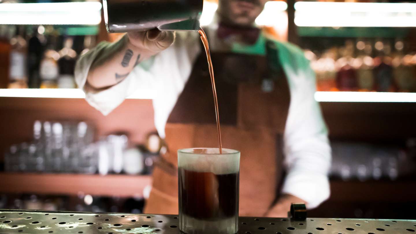 Reportagem no Bar “Red Frog”, que foi eleito um dos 50 melhores bares do mundo. Este bar é conhecido pelos seus cocktails. Spiced Rusty Cheery Lisboa, 15 de Setembro de 2022. FILIPE AMORIM/OBSERVADOR