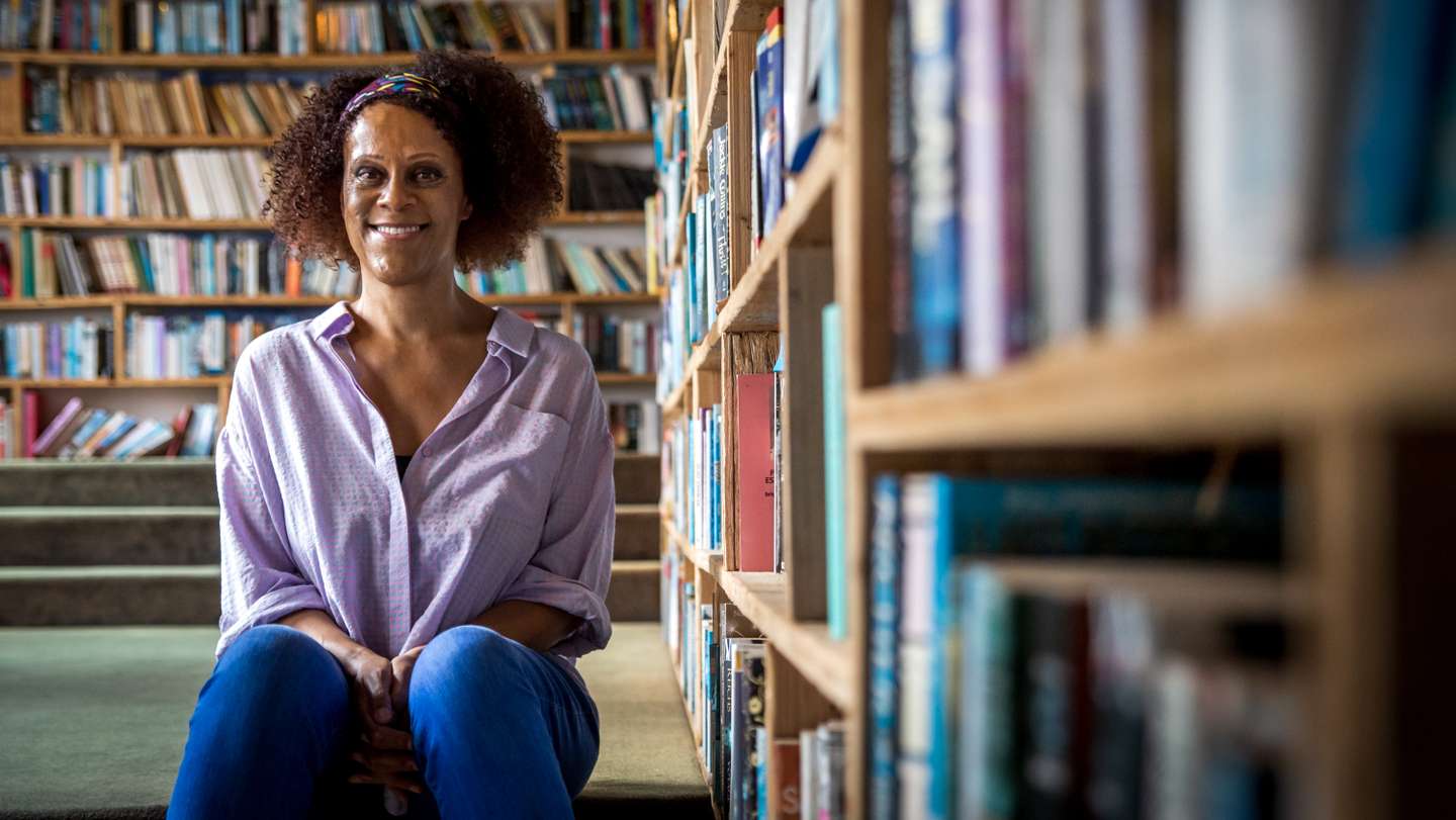 Entrevista à escritora britânica, Bernardine Evaristo, que publicou recentemente um novo romance "Mr. Loverman", vista por críticos como a obra-prima de Bernardine. 15 de Outubro de 2022 Festival FÓLIO, Óbidos TOMÁS SILVA/OBSERVADOR