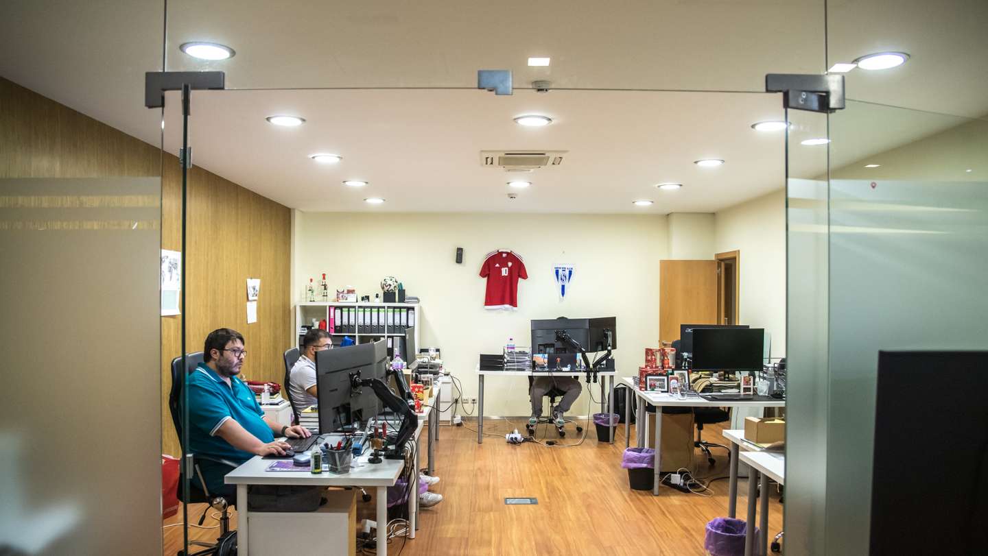 Entrevista aos criadores de uma startup chamada Be Splink, que através de tecnologia de realidade aumentada, fabricam peças únicas de coleção de jogadores de futebol. 7 de Julho de 2022, Lisboa TOMÁS SILVA/OBSERVADOR