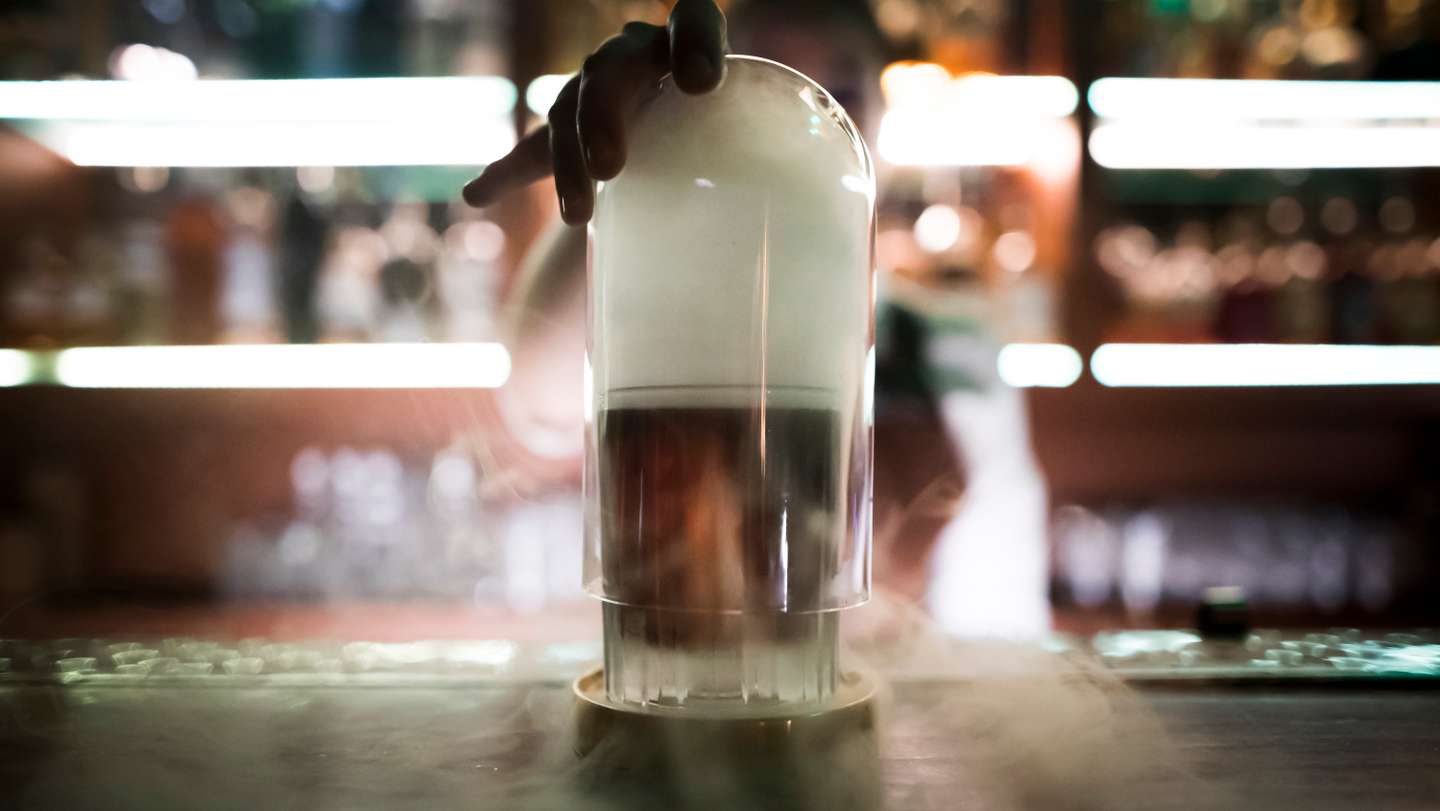 Reportagem no Bar “Red Frog”, que foi eleito um dos 50 melhores bares do mundo. Este bar é conhecido pelos seus cocktails. Spiced Rusty Cheery Lisboa, 15 de Setembro de 2022. FILIPE AMORIM/OBSERVADOR