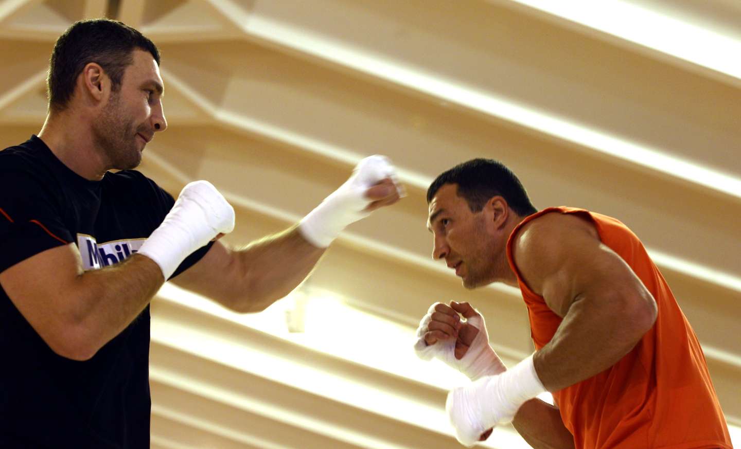 O mayor de Kiev, Vitali Klitschko, ex-campeão mundial de peso-pesado de boxe, e o irmão, Wladimir Klitschko , também ele ex-campeão de peso-pesado