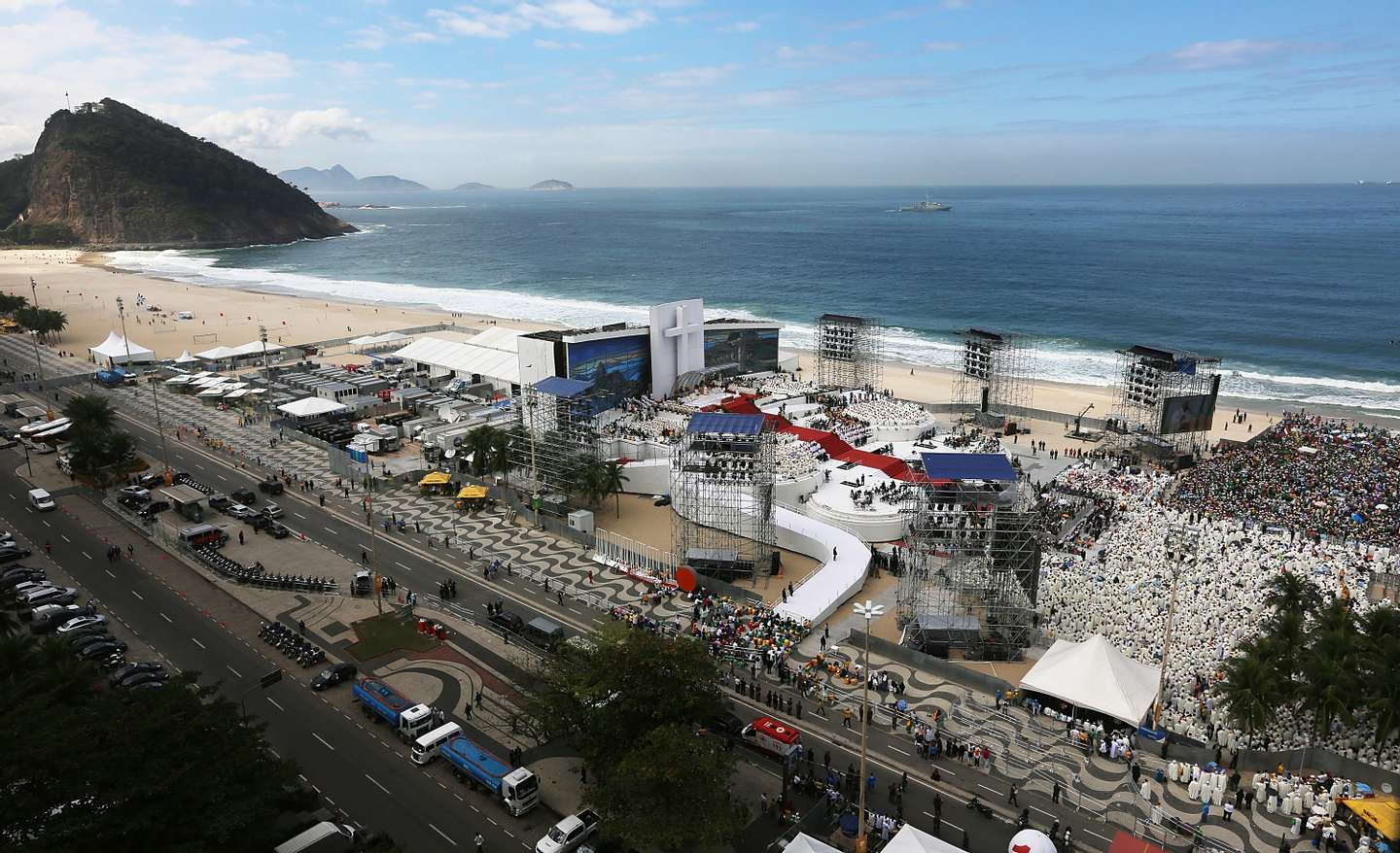 Pope Francis Celebrates Mass On Copacabana Beach