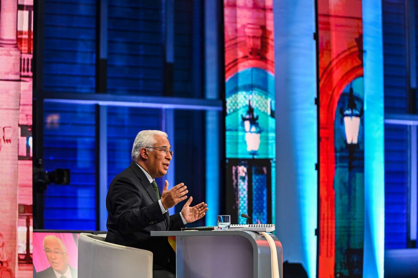 Debate televisivo entre António Costa, candidato pelo Partido Socialista (PS), e Rui Rio, candidato pelo Partido Social Democrata (PSD). As eleições legislativas realizam-se no próximo dia 30 de janeiro de 2022. Lisboa, 13 de janeiro de 2022. PEDRO PINA/RTP/OBSERVADOR