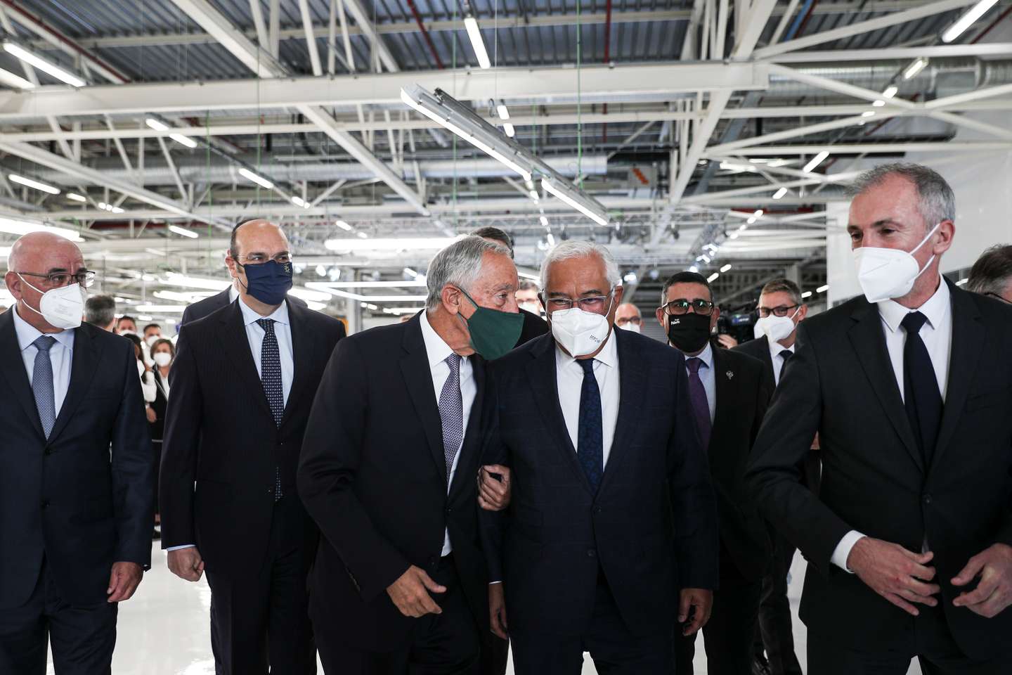 O Presidente da República, Marcelo Rebelo de Sousa, o Primeiro-Ministro, António Costa e o Ministro da Economia, Pedro Siza Vieira, visitaram a Autoeuropa, a propósito do 30º aniversário da fábrica e da apresentação do novo modelo da Volkswagen “T-Roc”. Palmela, 26 de Novembro de 2021. FILIPE AMORIM/OBSERVADOR