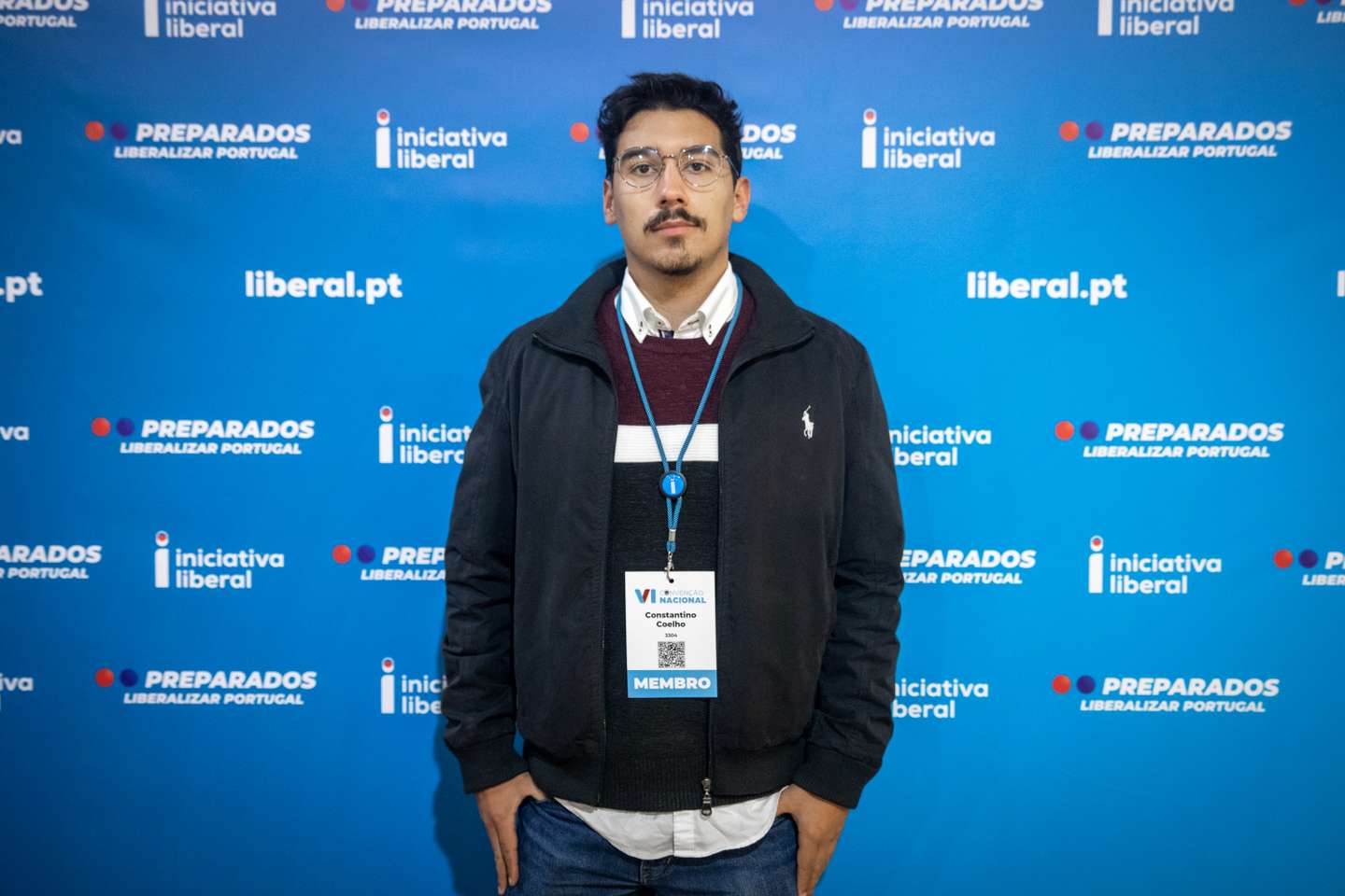 VI Convenção da Iniciativa Liberal - IL. O partido reúne em convenção no Centro de Congressos de Lisboa. Militantes do partido respondem à pergunta "Iniciativa Liberal, partido que se enquadra à esquerda ou à direita?" - Constantino Coelho, 22 anos. Lisboa, 11 de dezembro de 2021. TOMÁS SILVA/OBSERVADOR