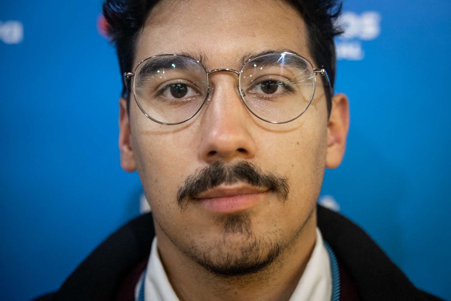 VI Convenção da Iniciativa Liberal - IL. O partido reúne em convenção no Centro de Congressos de Lisboa. Militantes do partido respondem à pergunta "Iniciativa Liberal, partido que se enquadra à esquerda ou à direita?" - Constantino Coelho, 22 anos. Lisboa, 11 de dezembro de 2021. TOMÁS SILVA/OBSERVADOR