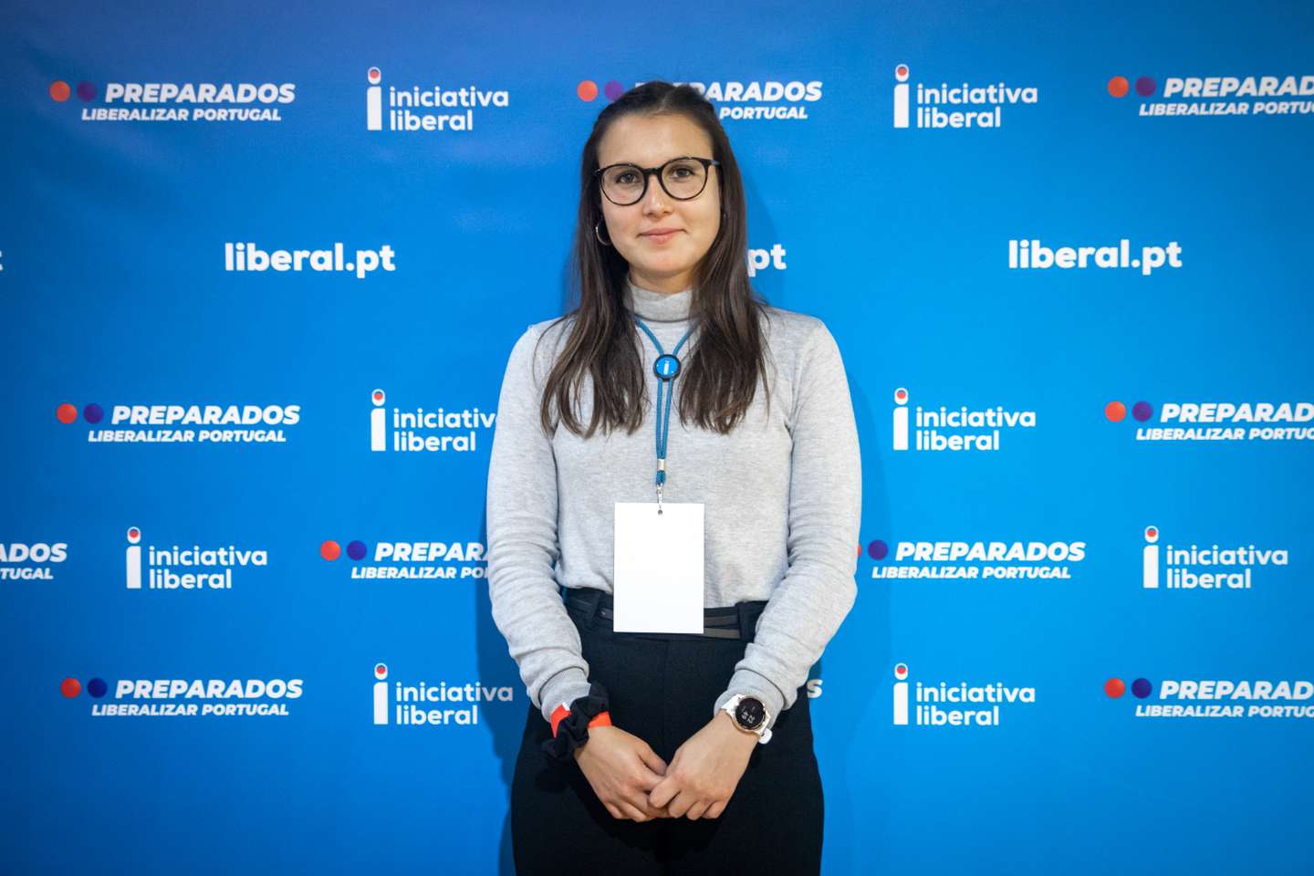 VI Convenção da Iniciativa Liberal - IL. O partido reúne em convenção no Centro de Congressos de Lisboa. Militantes do partido respondem à pergunta "Iniciativa Liberal, partido que se enquadra à esquerda ou à direita?" - Patrícia Gil Vaz, 24 anos. Lisboa, 11 de dezembro de 2021. TOMÁS SILVA/OBSERVADOR