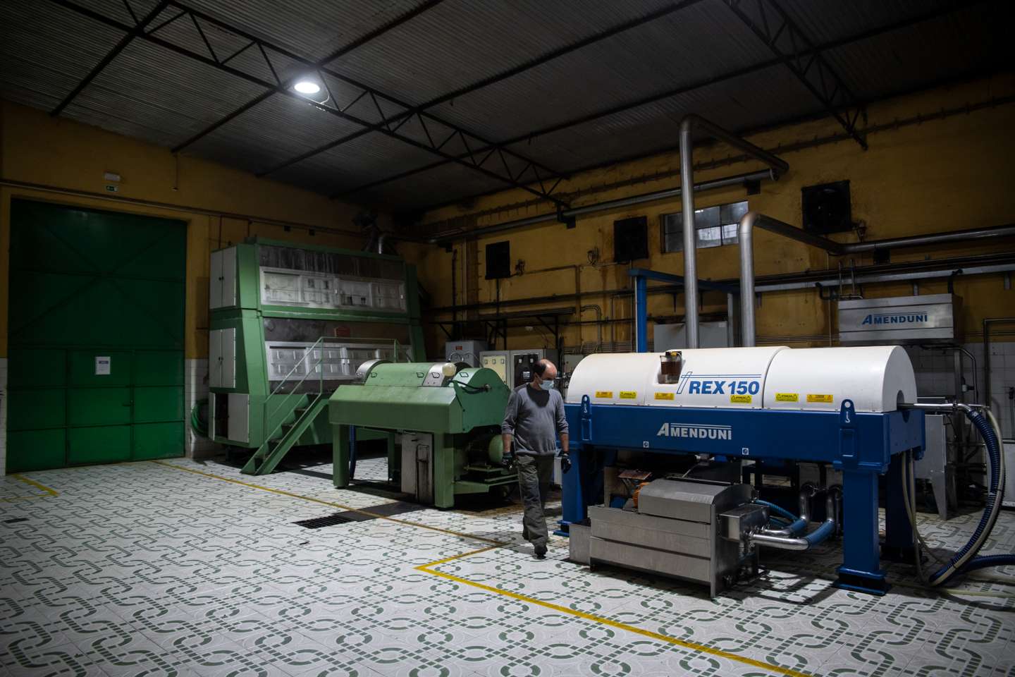 Reportagem sobre a falta de mão de obra no sétor da agricultura/pecuária: Alberto Serafim, dono de um Olival e coordenador da produção de azeite em Sousel. Sousel, Portalegre 10 de Dezembro de 2021 TOMÁS SILVA/OBSERVADOR