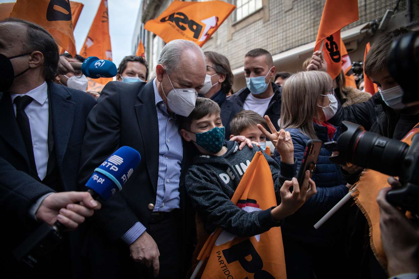 ELEIÇOES LEGISLATIVAS: Rui Rio, lider do Partido Social Democrata (PSD), durante uma arruada em Barcelos, no dia em que arrancam oficialmente os dias de campanha para as eleições legislativas que se realizaram no próximo dia 30 de Janeiro. 16 de Janeiro de 2022, Barcelos TOMÁS SILVA/OBSERVADOR