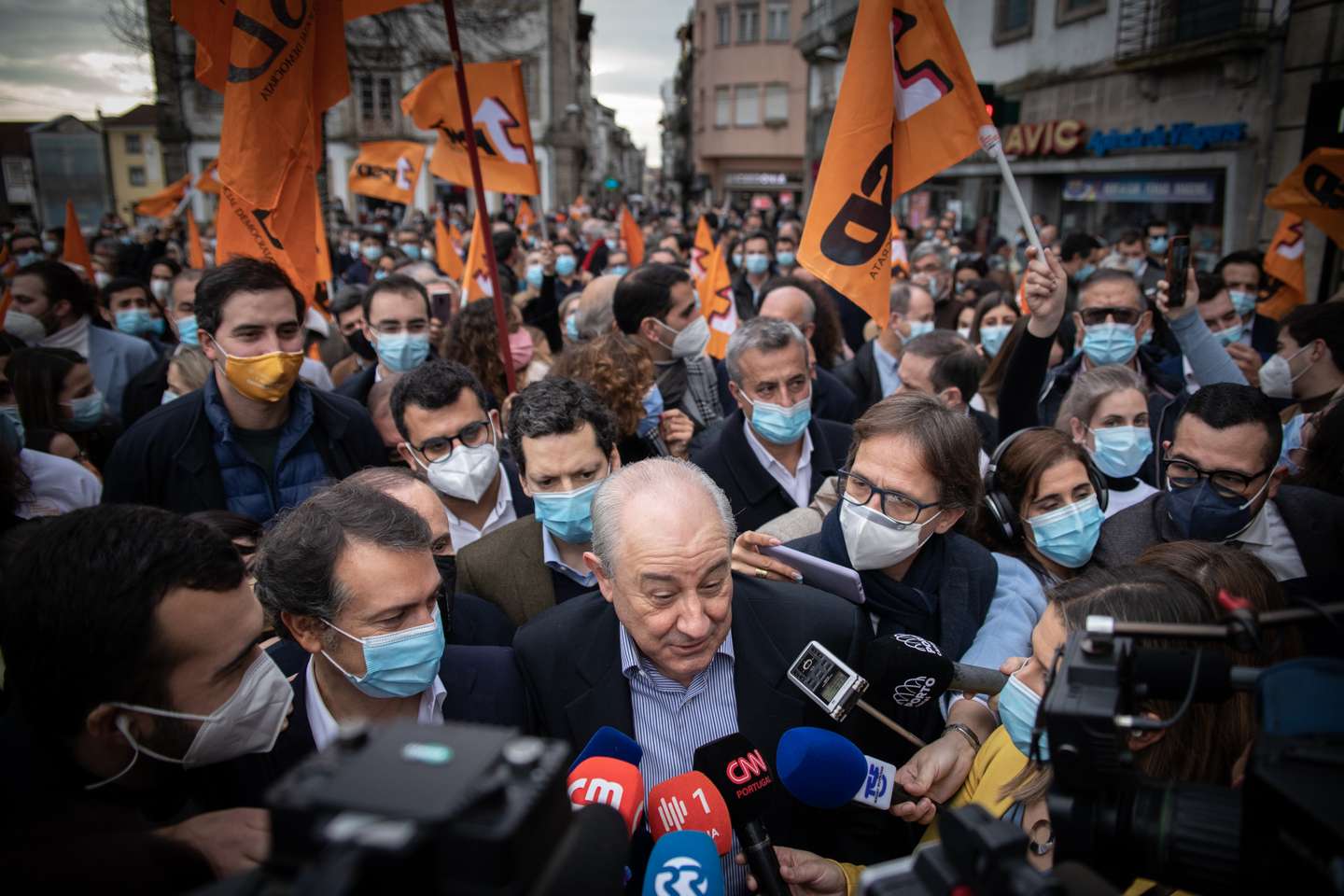 ELEIÇOES LEGISLATIVAS: Rui Rio, lider do Partido Social Democrata (PSD), durante uma arruada em Barcelos, no dia em que arrancam oficialmente os dias de campanha para as eleições legislativas que se realizaram no próximo dia 30 de Janeiro. 16 de Janeiro de 2022, Barcelos TOMÁS SILVA/OBSERVADOR